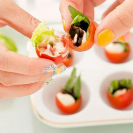 รูปภาพหน้าปกบทความ:สลัดทำง่าย ขนาดพอดีคำ ' Stuffed Tomato Bite Size Salad ' 