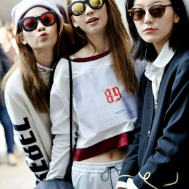 รูปภาพหน้าปกบทความ:แฟชั่นแว่นกันแดดทรงกลม 'Round Sunglasses' สุดชิค สไตล์ 90s