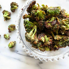 รูปภาพหน้าปกบทความ:'Wasabi Broccoli Chips' บร็อคโคลี่กรอบของสาวไดเอท