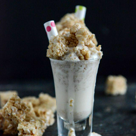 รูปภาพหน้าปกบทความ:'Rice Krispie Milkshake' มิลค์เชคข้าวพองสุดฟิน ทำง่ายอย่าบอกใคร