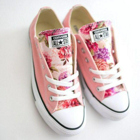 รูปภาพหน้าปกบทความ:แฟชั่น 'Floral Converse' รองเท้าผ้าใบแนวใหม่ หัวใจ so cute !!