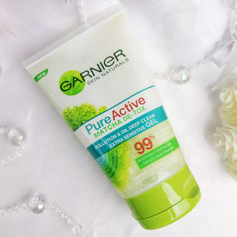 รูปภาพหน้าปกบทความ:วิธีง่ายๆ ช่วยลดความมัน ป้องกันสิวอย่างอ่อนโยน Garnier Pure Active Matcha De-Tox Gel