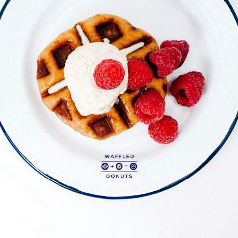 รูปภาพหน้าปกบทความ:วิธีทำ "Waffled Donut" ขนมอร่อยที่ทำง่ายจนไม่อยากเชื่อ!!