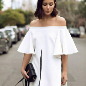 รูปภาพหน้าปกบทความ:แฟชั่นเสื้อ 'off shoulder bell sleeve blouse' เสื้อผ้าแฟชั่นสำหรับสาวแขนใหญ่ ห้ามพลาด !!