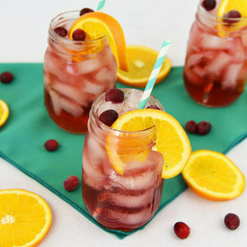 รูปภาพหน้าปกบทความ:Cranberry Zinger Jam Jar Cocktail ค็อกเทลแสนเริ่ด อร่อยซาบซ่าสุดฟิน