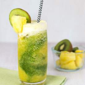 รูปภาพหน้าปกบทความ:Kiwi-Pineapple Smoothie เครื่องดื่มสมูทตี้สูตรเด็ด อร่อยดีแถมมีประโยชน์