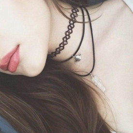 รูปภาพหน้าปกบทความ:ยังไม่เอาท์! 'แฟชั่น Chokers' เพิ่มลุคสาวแซ่บ เริ่ดยิ่งกว่าสร้อยเส้นไหนๆ  !