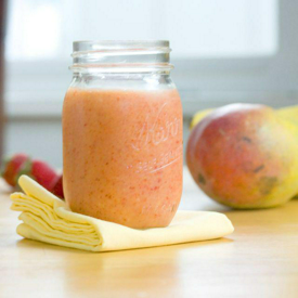 รูปภาพหน้าปกบทความ:'Mango & Strawberry Smoothie' สมูทตี้แสนอร่อย หวานหอมชวนฟินเกินห้ามใจ