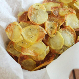 รูปภาพหน้าปกบทความ:เมนู Pan Fried Potato Chips มันฝรั่งแผ่นทอดกรอบฉบับโฮมเมด อร่อยง่ายๆ ไม่ยาก!