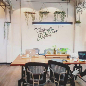 รูปภาพหน้าปกบทความ:เยือนคาเฟ่ 'Growth Cafe & Co.' โอเอซิสกลางสยามสแควร์ นั่งชิลล์ก็ได้ ทำงานก็เพลิน