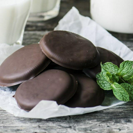 รูปภาพหน้าปกบทความ:Homemade Thin Mint Cookies สูตรคุกกี้ช็อกโกแลตมินต์สุดฟิน รับรองกินเพลินเกินห้ามใจสุดๆ 