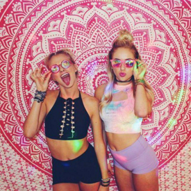 รูปภาพหน้าปกบทความ:แฟชั่น Halter Rave Top 'เสื้อครอปสายเดี่ยว' เปรี้ยว เผ็ด แรงรับหน้าร้อน