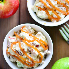 รูปภาพหน้าปกบทความ:'Caramel Apple Pretzel Salad' สลัดคาราเมลแอปเปิ้ลเพรทเซล อร่อยหวานมันสุด!