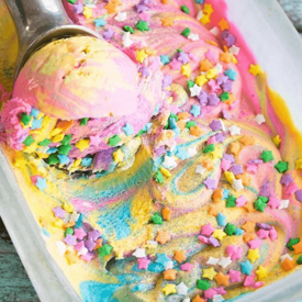 รูปภาพหน้าปกบทความ:Unicorn Ice Cream สูตรไอศกรีมยูนิคอร์นสีสันสดใส #ความสีรุ้งนั้น