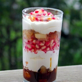 รูปภาพหน้าปกบทความ:Caramel Apple Pomegranate Parfait พาร์เฟ่ต์แอปเปิ้ลคาราเมลทับทิม ได้รสผลไม้เต็มคำ