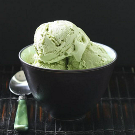 รูปภาพหน้าปกบทความ:4 Ingredient Matcha Frozen Yogurt สูตรไอศกรีมโยเกิร์ตชาเขียวมัทฉะ ส่วนผสมแค่ 4 อย่าง!