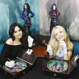 รูปภาพหน้าปกบทความ:30 แฟชั่น สองวายร้ายจาก Descendants สองสาวสองสไตล์ 'Dove Cameron และ Sofia Carson '