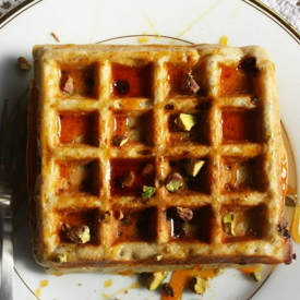 รูปภาพหน้าปกบทความ:Chocolate Chip & Pistachio Belgian Waffles สูตรวาฟเฟิลสุดฟิน กินเพลินเกินห้ามใจ