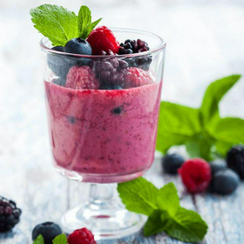 รูปภาพหน้าปกบทความ:Berry Blast Smoothie สูตรสมูทตี้อุดมผลไม้เบอร์รี่ อร่อยเริ่ดแบบแคลต่ำ 😋