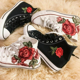 รูปภาพหน้าปกบทความ:'รองเท้าผ้าใบ Converse ลายดอกไม้' สวยสดใส น่ามีไว้ครอบครอง #จะหวานไปไหน