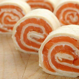 รูปภาพหน้าปกบทความ:วิธีทำ " แซลมอนโรล (Smoked Salmon Rolls) " อาหารว่างแสนน่ากิน