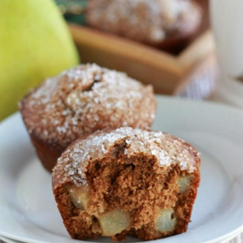 รูปภาพหน้าปกบทความ:ชวนทำ GINGERBREAD PEAR MUFFINS มัฟฟินขนมปังขิงลูกแพร์ ละมุนกลิ่นซินนามอน