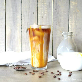 รูปภาพหน้าปกบทความ:Homemade Salted Caramel Iced Coffee กาแฟเย็นซอสคาราเมลเกลือทะเล อร่อยถึงหยดสุดท้าย