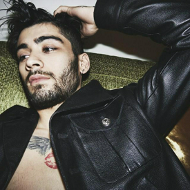 รูปภาพหน้าปกบทความ:หนุ่มสุดฮอตแห่งปี Zayn Malik หนุ่มหล่อ มากความสามารถ และเสน่ห์ที่น่าจับตามอง!