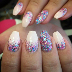 รูปภาพหน้าปกบทความ:ไอเดียเพ้นท์เล็บ "Glitter Nails" วิ้งวับ เปล่งประกาย ดูโดดเด่นสุดๆ