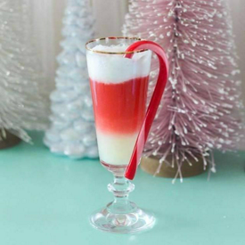 รูปภาพหน้าปกบทความ:20 ไอเดีย "Christmas Cocktails" ค็อกเทลสีสวยจนไม่กล้าดื่ม!