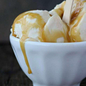 รูปภาพหน้าปกบทความ:No Churn Salted Caramel Ice Cream สูตรไอศกรีมคาราเมลผสมเกลือทะเล เข้มข้นหวานมัน 🍨🍦