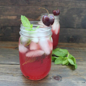 รูปภาพหน้าปกบทความ:Sparkling Cherry Lime Mojito Punch เครื่องดื่มค็อกเทลรสหวานอมเปรี้ยว ซาบซ่าชื่นใจ 🍹😆