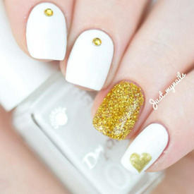 รูปภาพหน้าปกบทความ:ไอเดียเพ้นท์เล็บ "Gold Nails" ทาปลายเล็บให้ดูแพงด้วยโทนสีทอง!