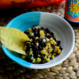 รูปภาพหน้าปกบทความ:Grilled Corn Black Bean Salad สลัดข้าวโพดผสมถั่วดำ อร่อยไขมันต่ำ รับรองไม่อ้วน!