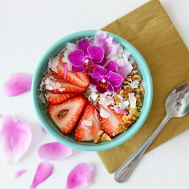 รูปภาพหน้าปกบทความ:Strawberry Chia Quinoa Bowl เมนูข้าวควินัวหอมหวานสุดฟิน กินวนไปไม่ต้องสนแคล 😋💖