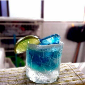 รูปภาพหน้าปกบทความ:Breaking Bad Blue Magarita สูตรค็อกเทลน่าดื่มจากซีรีย์ดัง