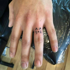 รูปภาพหน้าปกบทความ:เล่นสนุกกับนิ้วมือและดูสวย ด้วยไอเดียรอยสัก 'Cool Finger Tattoo'! 