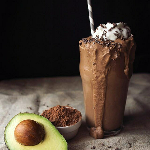 รูปภาพหน้าปกบทความ:Triple Chocolate Avocado Shake มิลค์เชคช็อกโกแลตสุดฟิน ดื่มเพลินแบบมีประโยชน์เต็มคำ 😍👍