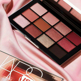 รูปภาพหน้าปกบทความ:เห่อสิคะ! ใหม่ล่าสุด 'NARSISSIST WANTED EYESHADOW PALETTE' พาเลทสุดปัง ตาสวย ไม่อยากแพ้ ต้องไปโดน!