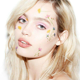 รูปภาพหน้าปกบทความ:สร้างลุคแบบเทพนิยาย ด้วยไอเดีย 'Flower Make Up' ศิลปะบนใบหน้าแบบคิ้วท์ๆ