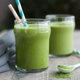 รูปภาพหน้าปกบทความ:Matcha Shamrock Smoothies สมูทตี้ชาเขียวหวานเย็นชื่นใจ ดื่มวนไปแบบได้คุณค่าต่อร่างกาย 