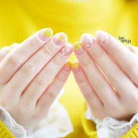 รูปภาพหน้าปกบทความ:สดใสรับหน้าร้อน! กับไอเดียทาเล็บแบบ 'Yellow Nail' โทนสีสุดฮอตในช่วงซัมเมอร์