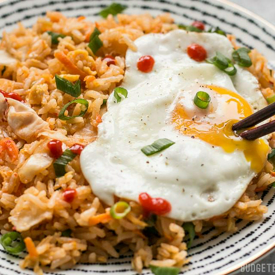 รูปภาพหน้าปกบทความ:Kimchi Fried Rice เมนูข้าวผัดกิมจิ อิ่มเต็มท้องอร่อยเต็มคำ 😝