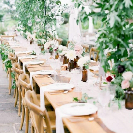 รูปภาพหน้าปกบทความ:รวมไอเดียจัดโต๊ะอาหารงานแต่งแบบยาวสไตล์ "Long Table" อบอุ่นหรูหรา แขกที่มาตัองประทับใจ!!