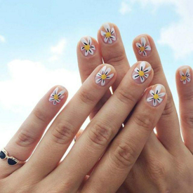 รูปภาพหน้าปกบทความ:Daisy Nails เทรนด์เล็บลายดอกไม้น่ารักๆ🌸✨