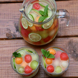 รูปภาพหน้าปกบทความ:แจกสูตรเครื่องดื่ม Melon sangria หอมกลิ่นเมล่อน อร่อยเต็มรสผลไม้แท้ ๆ 