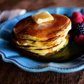 รูปภาพหน้าปกบทความ:สุดน่ากินแจกสูตร Greek Yogurt Pancakes แพนเค้กโยเกิร์ตแสนอร่อย ต้อนรับมื้อเช้าอันสดใส 