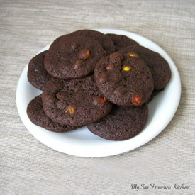 รูปภาพหน้าปกบทความ:มาทำขนมกัน Chocolate Reese’s Pieces Cookies สูตรคุกกี้ดีๆ ที่น่าลองทำดู