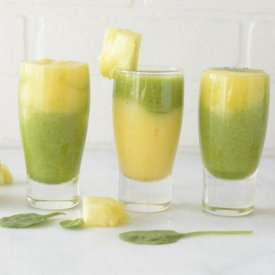 รูปภาพหน้าปกบทความ:The Kiwi-Pineapple Smoothie สมูทตี้สับปะรดกีวี่ ฟินเข้าไปแบบไม่ต้องสนแคล