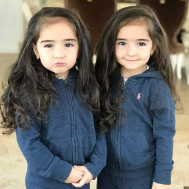 รูปภาพหน้าปกบทความ:ส่อง! 20 ลุคแฟชั่นนิสต้า หนูน้อยฝาแฝด สายฝ. Asiya & Safiya จาก IG: elle_four_mom